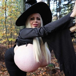 Halloween Photo Series: The Witch
